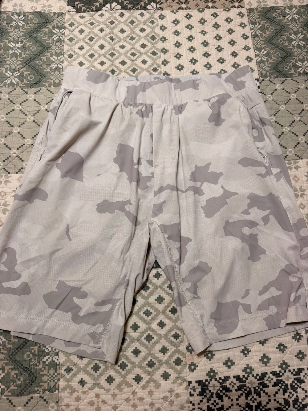Kenneth Cole Light Gray Camo Athletic Shorts